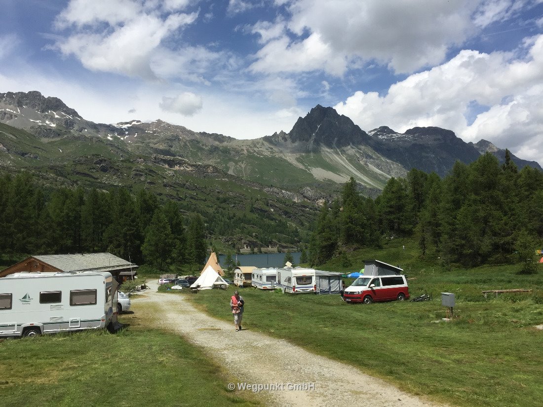 Der Blick zum See und in die Berge